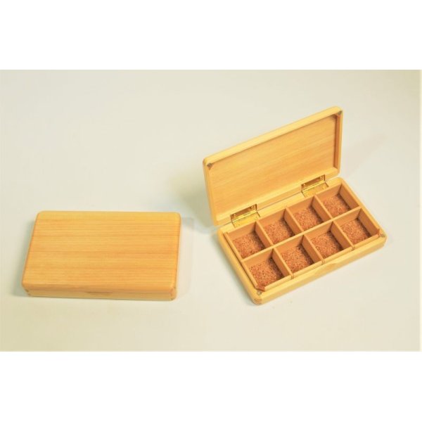 Photo1: Kura-san's Wooden Kebari Case (8 Compartments) Magnet type (1)